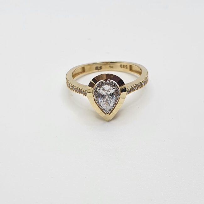טבעת זהב 14 קראט בצורת טיפה הקולקציה החדשה  דגם pear